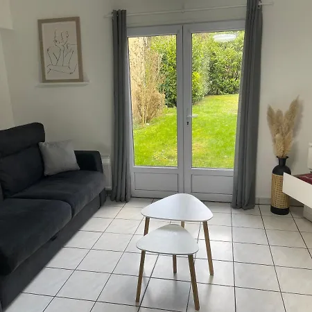 Le First Auversois Charmant Studio Avec Jardinet Apartment