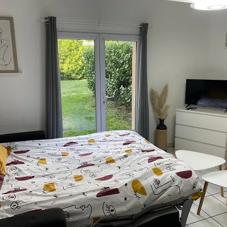 Le First Auversois Charmant Studio Avec Jardinet Apartment *