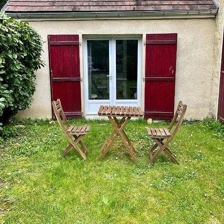 Le First Auversois Charmant Studio Avec Jardinet Apartment